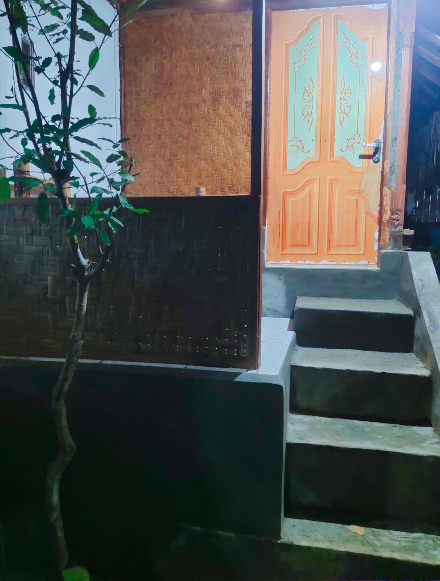 Putri Nyale Bungalow Kuta  Екстер'єр фото